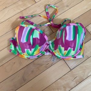 Victoria’s Secret 34D underwired lightly lined bathing suit